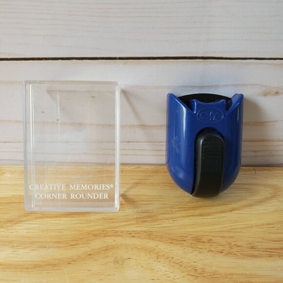 Creative Memories Corner Rounder Scrapbooking Tool Blue Plastic With Cover - Picture 1 of 8